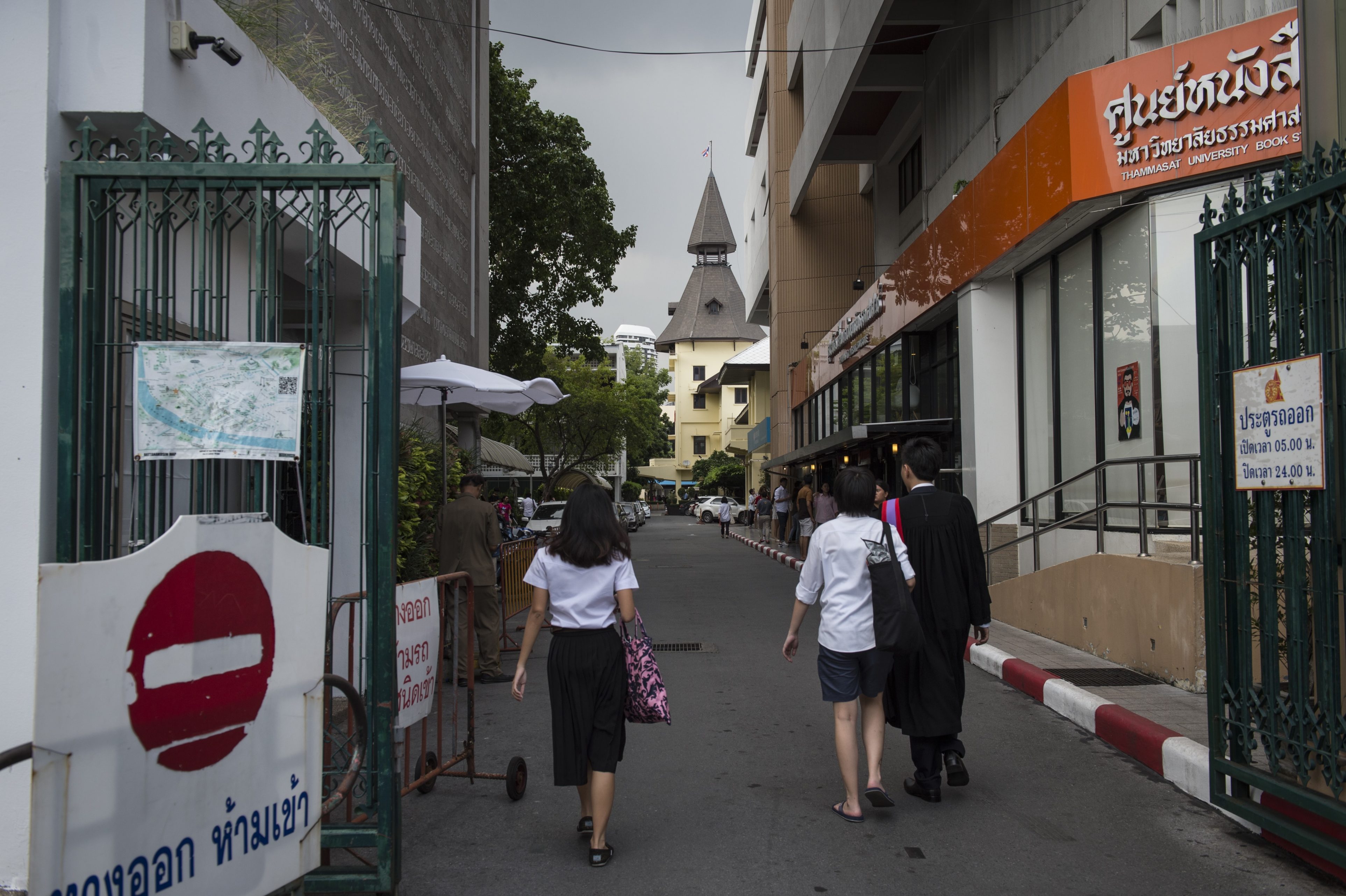New graduates face an uncertain job market due to COVID-19