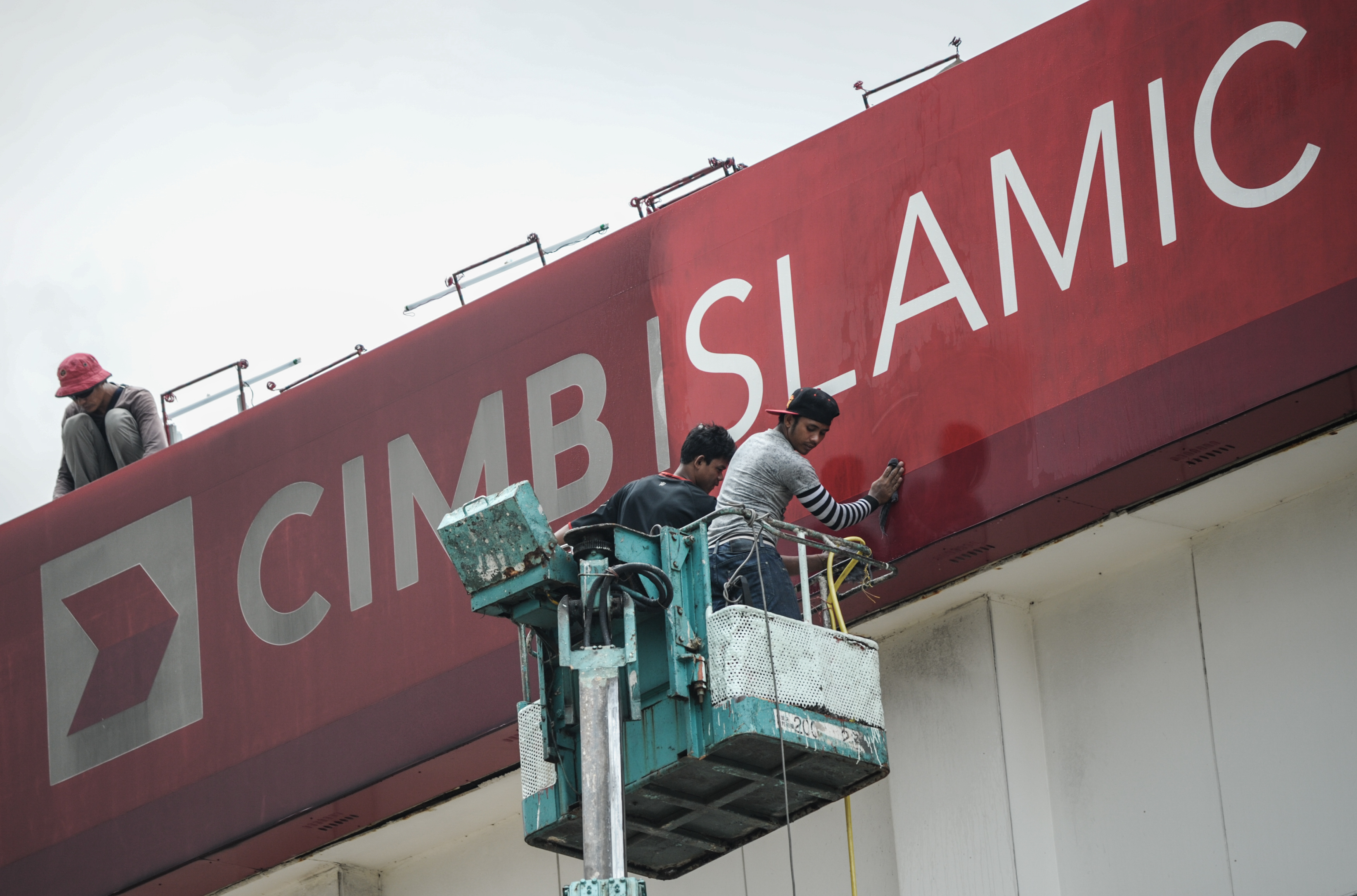 Head of CIMB Thai resigns; says now is time to hand reins to a new generation of leaders